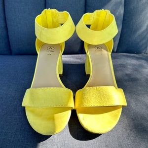 Wide feet - Flashy Yellow Bloc Heal